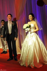 高清图：导演郑克洪迎娶京剧名伶 为工作不度蜜月