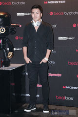 组图：金珠丽着热裤出席派对 MBLAQ李准帅气无限