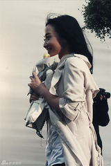 组图：赵子琪演绎欧洲风情秀 优雅气质成广告新宠