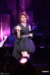 组图：曹格个唱力证与侧田兄弟情 刘德华低调助阵