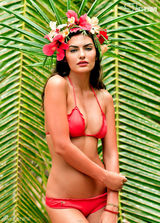 组图：超模阿里萨-米勒性感泳装写真秀古铜肤色