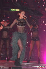 组图：容祖儿跨年演唱会狂秀性感