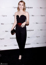 高清组图：艾玛-罗伯兹黑色抹胸连身装亮相