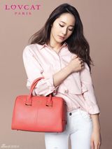 组图：f(x)拍写真淑女范儿十足展甜美笑容