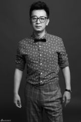 组图：黄海波黑白大片曝光 黑框逆天卖萌无止境