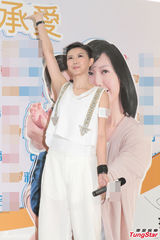 组图：孙燕姿产后捞金白衣裤裙保养得宜