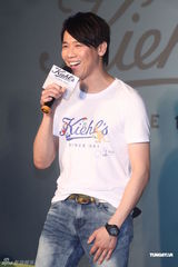 组图：陶喆做公益关注“浮萍儿” 明年推新碟新电影