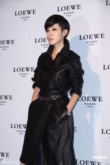 组图：贺军翔帅气亮相活动 Ella担心婚礼哭花妆