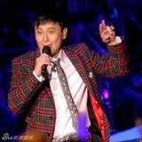 组图：张信哲上海演唱会 出道20年经典情歌一网打尽