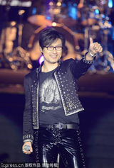 组图：汪峰开唱全场高呼章子怡 自嘲上头条扯淡