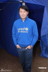 高清图：黎明出席慈善活动 被问生子计划没好气