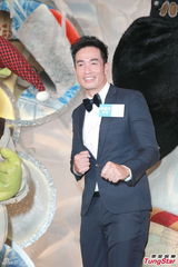 组图：陈豪疑想追生女儿 谢婷婷单身过圣诞