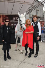 组图：家家签唱会廷廷小玉捧场 严爵充当挡箭牌