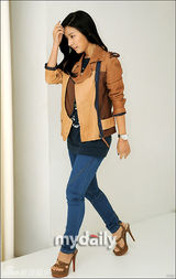 组图：泫雅金素恩等出席女性服装品牌发布会