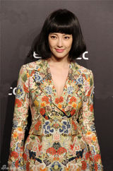 组图：张雨绮浪漫梨花装入围RCFA十佳