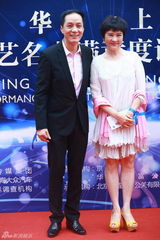 组图：赵本山成龙等助阵华鼎奖盛典红毯