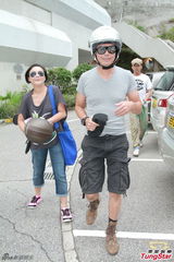 组图：应采儿剖腹诞男婴 谢天华等入院探望