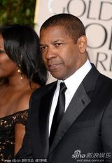 组图：黑人影帝丹泽尔华盛顿及妻子亮相