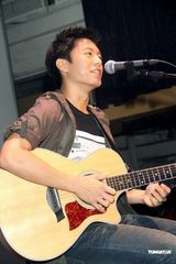 幻灯：韦礼安未发片气势惊人 受访难掩紧张生涩