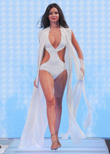 组图：超模米兰达-可儿悉尼走秀性感美艳