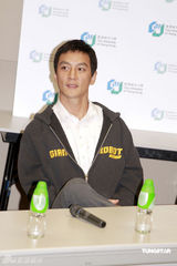 高清图：吴彦祖出席《如梦》活动 休闲装束活力四射