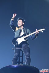 组图：五月天“末日”开唱 5万人朝圣支持