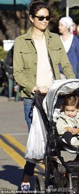 组图：布鲁斯-威利斯娇妻怀孕 58岁硬汉再当爹