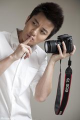 幻灯图：贾乃亮化身杂志男模 新生代偶像势头强劲