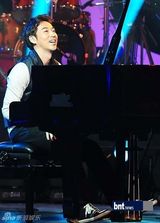 组图：韩歌手蜘蛛等出演音乐节目《You and I》