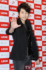 组图：李瑶媛朴施厚等出席时尚杂志创刊派对