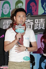 组图：王维基望尽快发牌 下月将举行节目巡礼