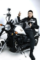 组图：黄志忠质感机车大片演绎熟男正传