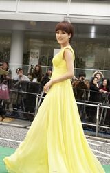 组图：东京电影节开幕 马苏黄裙现身俏丽可爱