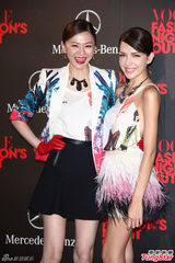 组图：徐若瑄乘千万跑车压轴登场 昆凌维护周董