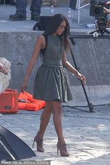 组图：娜奥米被曝遭罗紫琳抢男友 灿笑懒理绯闻