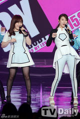 组图：INFINITE《音乐中心》夺冠 金素贤主持