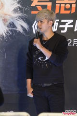 组图：罗志祥上海签售 笑称和舒淇接吻感觉好