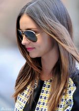 高清组图：超模米兰达-可儿纽约街拍怀抱宠物狗