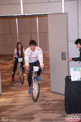 组图：谢安琪否认直销赚同事钱 运动装出席活动