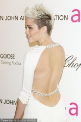 组图：奥斯卡艾滋基金派对 众女星亮相