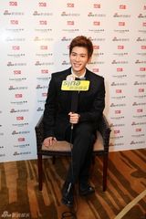 组图：新浪娱乐明星街拍盛典对话陈学冬