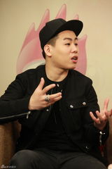 组图：胡彦斌做客聊《全能星战》冠军路