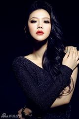 组图:隆莎写真身姿曼妙 大秀火辣身材