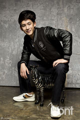 高清组图：韩星朴基雄拍写真 雕刻外貌精致帅气