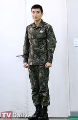 组图：SJ利特演歌舞剧激动飙泪 池贤宇亮相