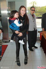 组图：群星贺梁家树荣休 汪明荃马德钟现身