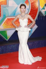 组图：徐子珊纤腰丰乳秀身材 林峰潮人装扮气场足