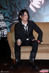 组图：GLAY访台中文问好 金曲日开唱喊话五月天