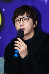 高清组图：姜虎东携昌珉宣传《月光王子》