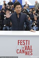 组图：《盾》发布会 三池崇史松岛菜菜子亮相